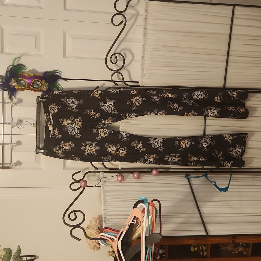 LA Hearts velvet floral pants